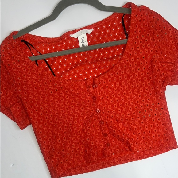 Women’s H&M Red Eyelet Button-Front Crop Top Size M - Picture 3 of 6